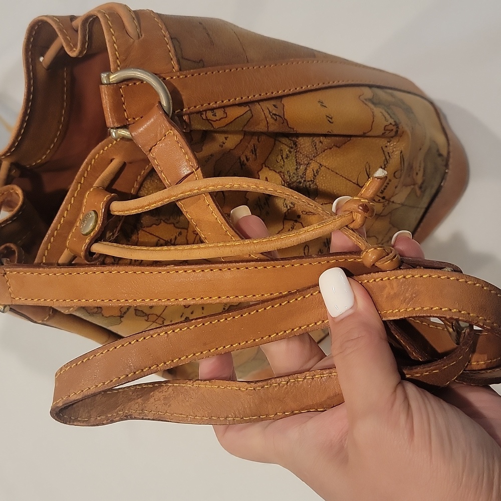 Authentic Alviero bucket bag - Picture 7 of 10